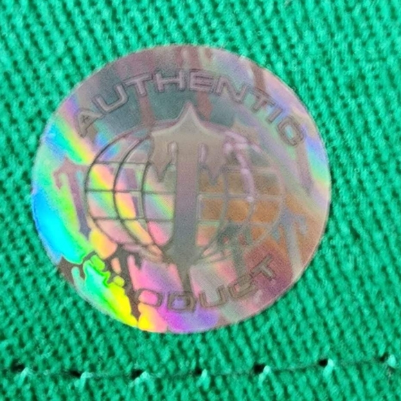 trapstar green bee/black hat - Picture 3 of 4